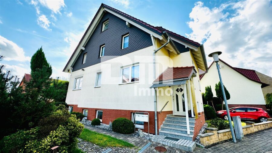 Schönes Mehrfamilienhaus geteilt nach WEG mit umfangreichen Nutzflächen und Traumgrundstück - Frontansicht / Titel
